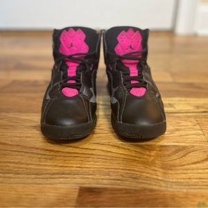 Jordan 7 Retro. Black Hyper Pink, Size 7 Youth